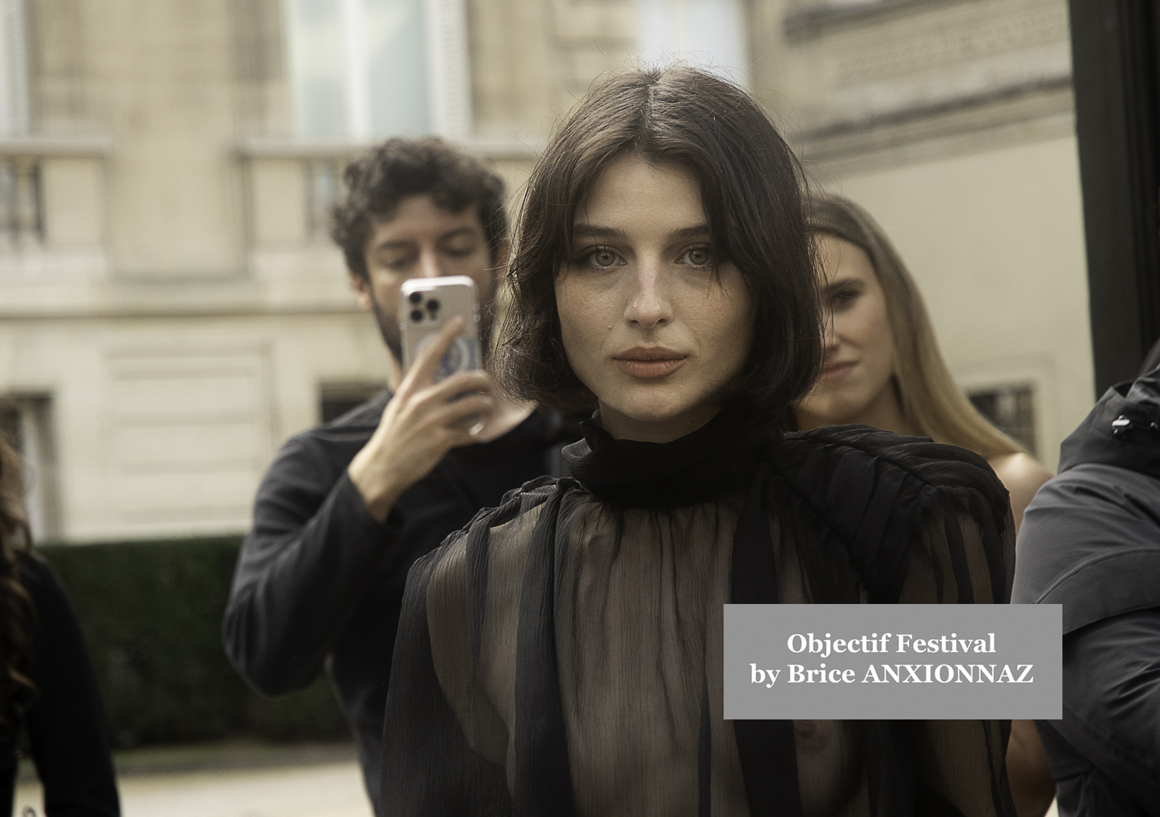 Photo streetstyle de Diane Kruger - Streetstyle photos of guest arrivals at the Nina Ricci show lors du défilé Nina Ricci Spring 2025 à Streetstyle-photos-of-guest-arrivals-at-the-Nina-Ricci-show, Paris Fashion Week le 7 March 2025 par Brice ANXIONNAZ (Objectif Festival)